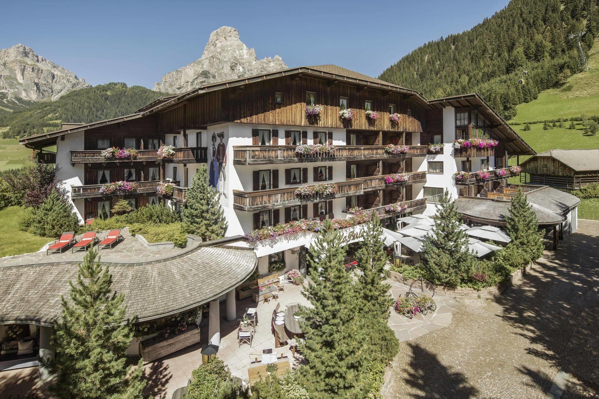 Hotel La Perla: The Leading Hotels Of The World Corvara In Badia Exterior photo